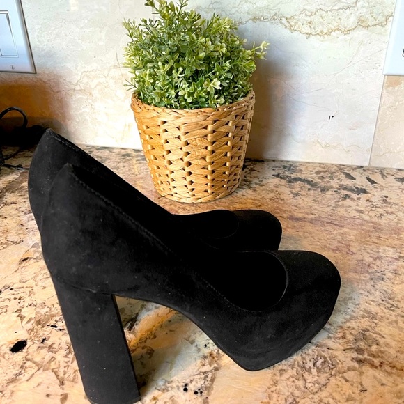 Charles & Keith High Heel Shoes - Picture 4 of 6